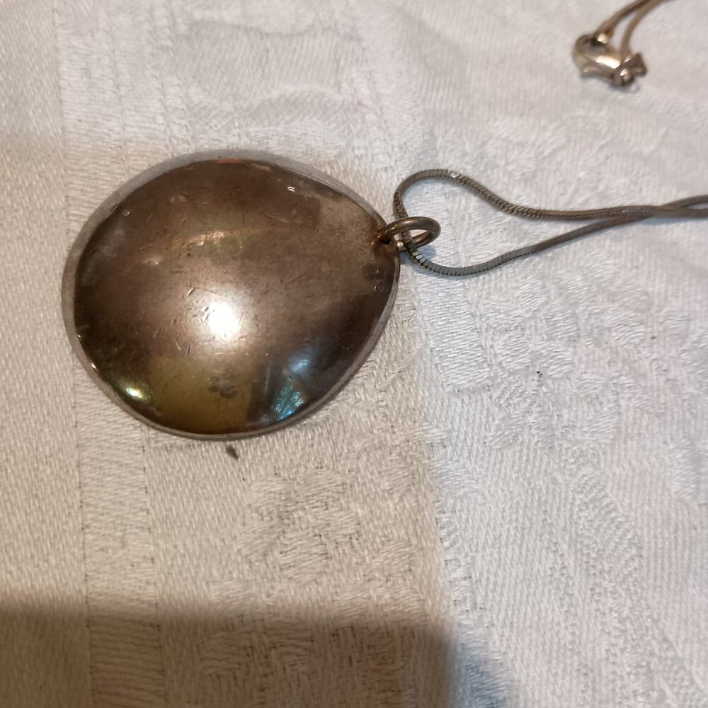 Sterling Silver pendant and chain with copper and brass inset - Picture 5 of 5